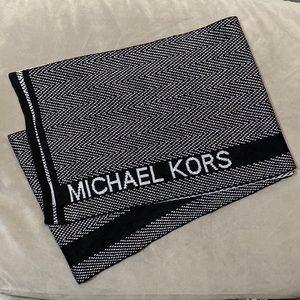 Michael Kors Silver Metallic Black Womens Scarf Brand New Without Tags 10” x 60”